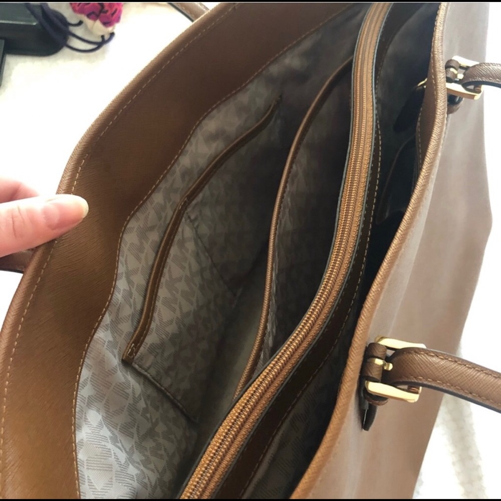 Handbag - Picture 4 of 7